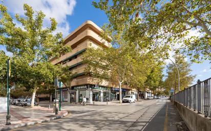 Vista exterior de Pis en venda en  Granada Capital amb Terrassa i Balcó