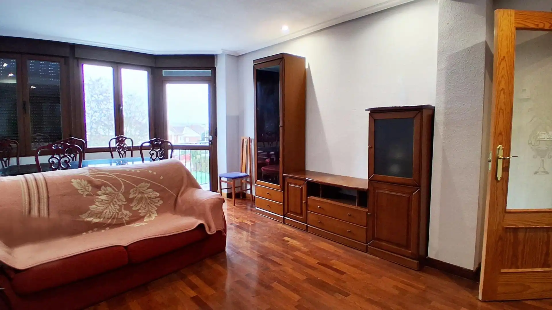 Wohnzimmer von Einfamilien-Reihenhaus zum Verkauf in Cabrerizos mit Heizung, Abstellraum und Schwimmbad