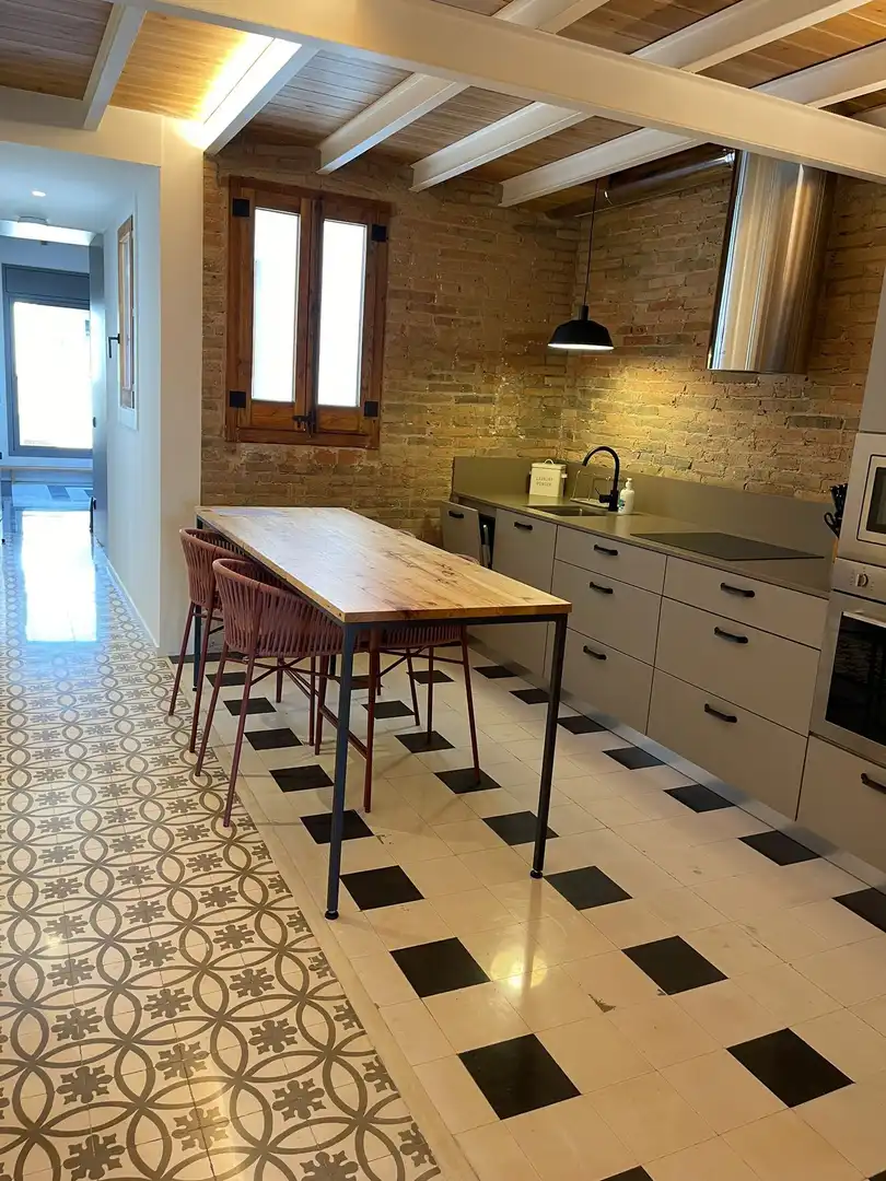 Cuina de Pis de lloguer en Girona amb Aire condicionat, Calefacció i Terrassa