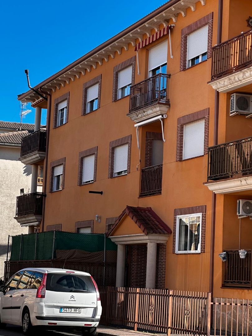 Vista exterior de Apartament en venda en Sotillo de la Adrada amb Calefacció, Terrassa i Moblat