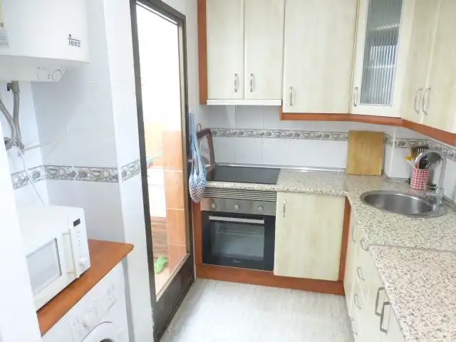 Cocina de Apartamento en venta en Roquetas de Mar con Aire acondicionado y Piscina comunitaria