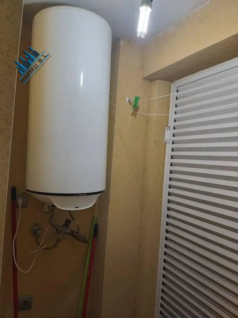 Bany de Edifici en venda en Velilla de San Antonio