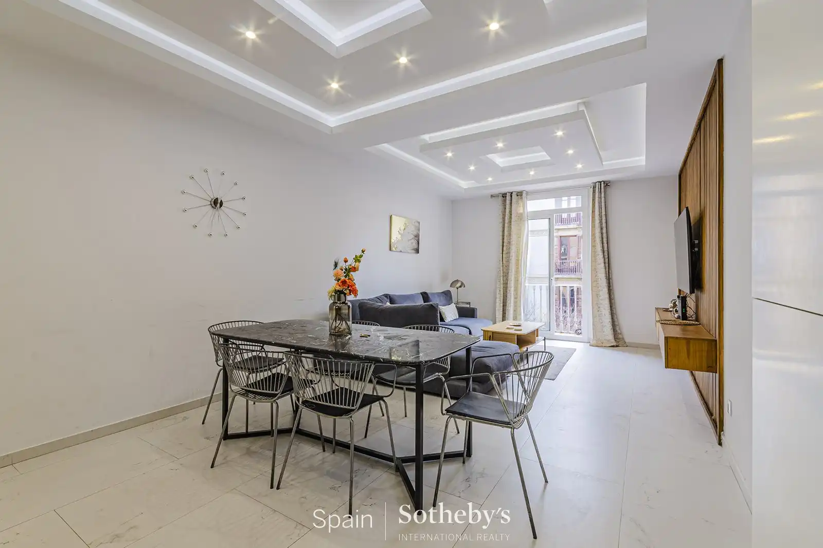 Apartment with lift for sale in Eixample