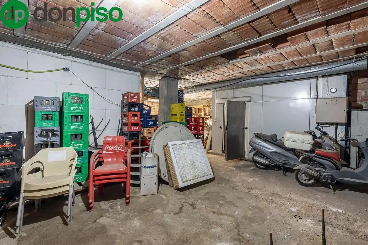 Local en venta en Pinos Genil con Terraza
