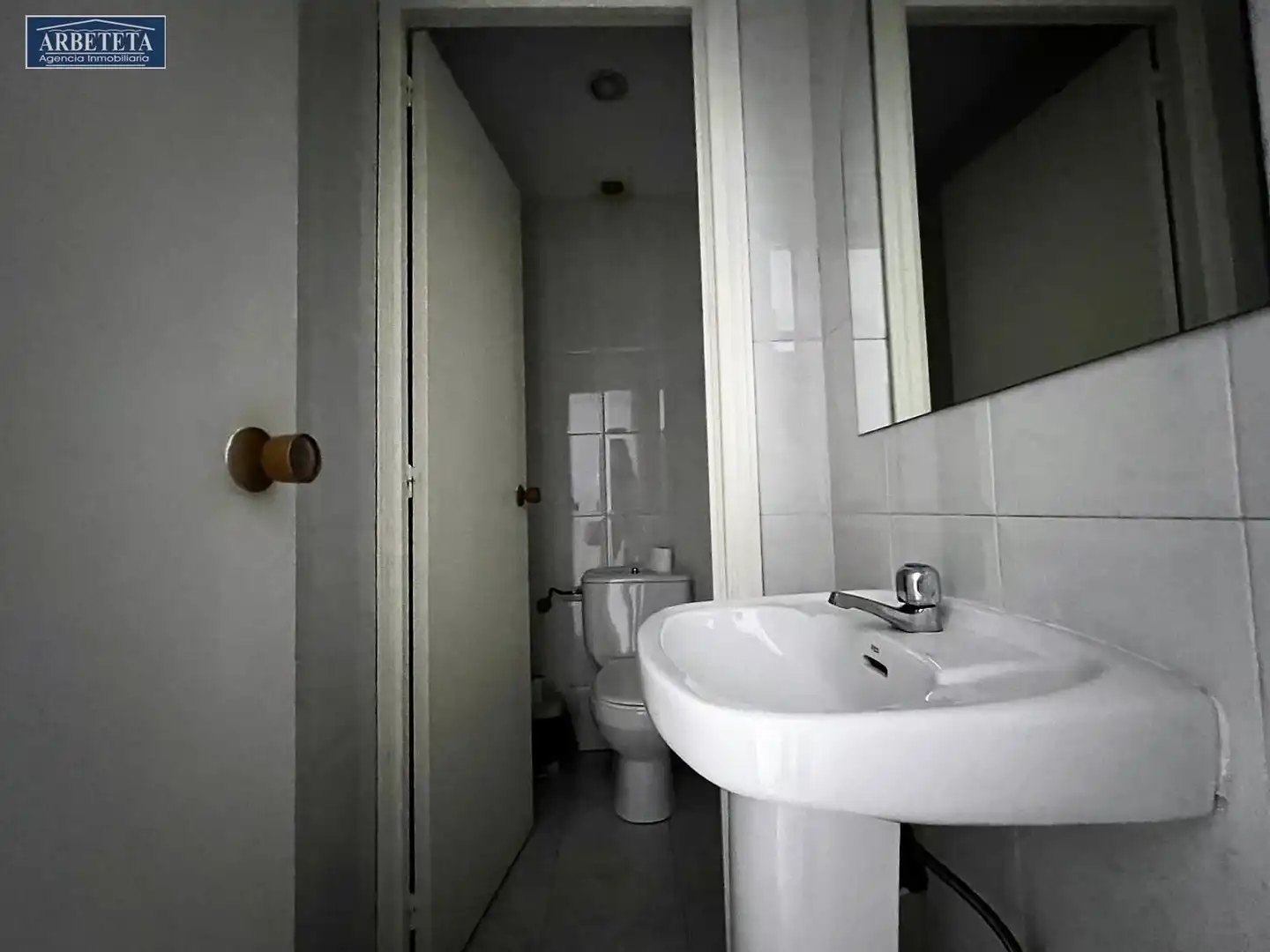 Baño de Oficina de alquiler en Guadalajara con Calefacción