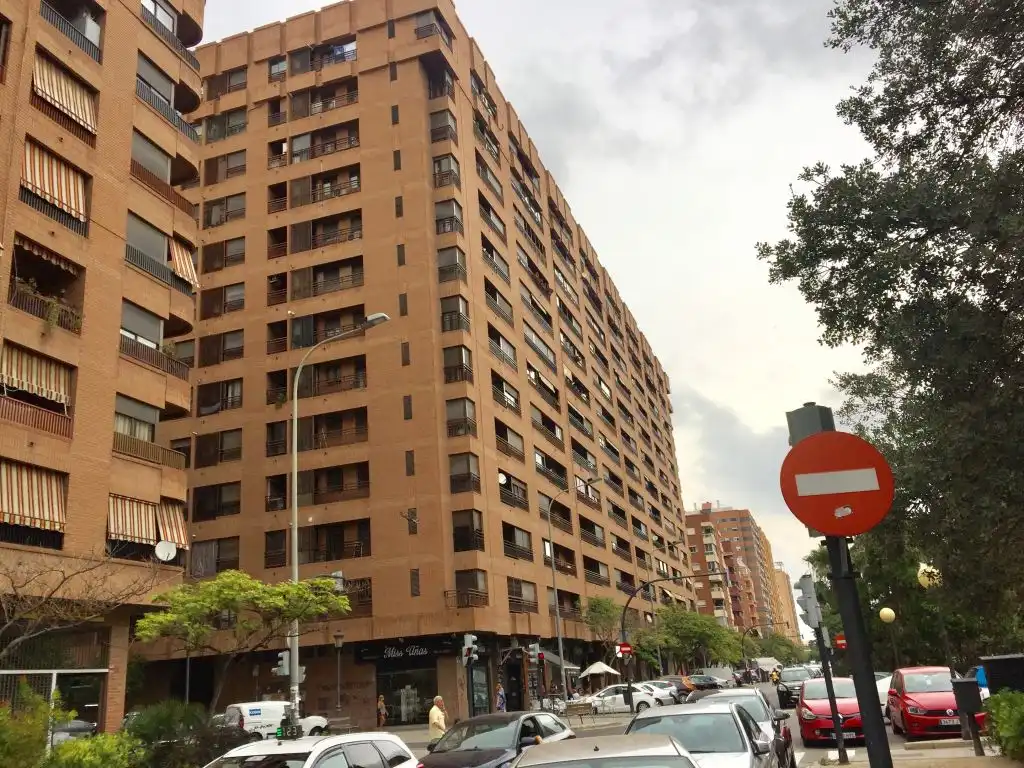 Außenansicht von Wohnung zur Miete in Valencia mit Klimaanlage, Heizung und Abstellraum