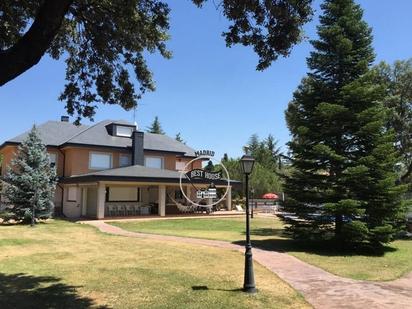 Vista exterior de Casa o xalet en venda en Alpedrete amb Calefacció, Jardí privat i Terrassa