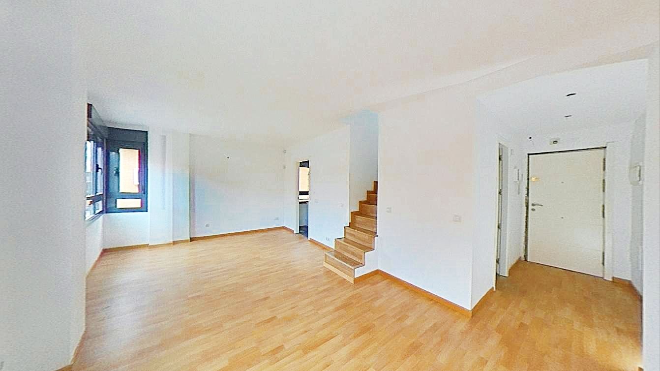 Sala d'estar de Dúplex en venda en  Madrid Capital amb Aire condicionat, Calefacció i Parquet