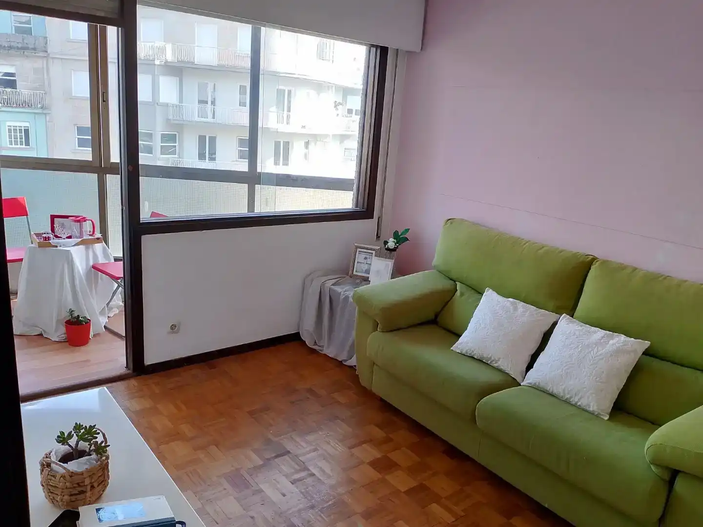 Sala d'estar de Pis en venda en Vigo  amb Balcó