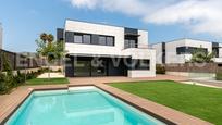 Vista exterior de Casa o xalet en venda en Sant Andreu de Llavaneres amb Aire condicionat, Calefacció i Jardí privat