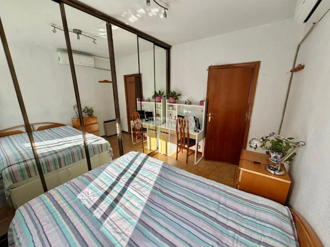 Bedroom of Flat for sale in Madrid