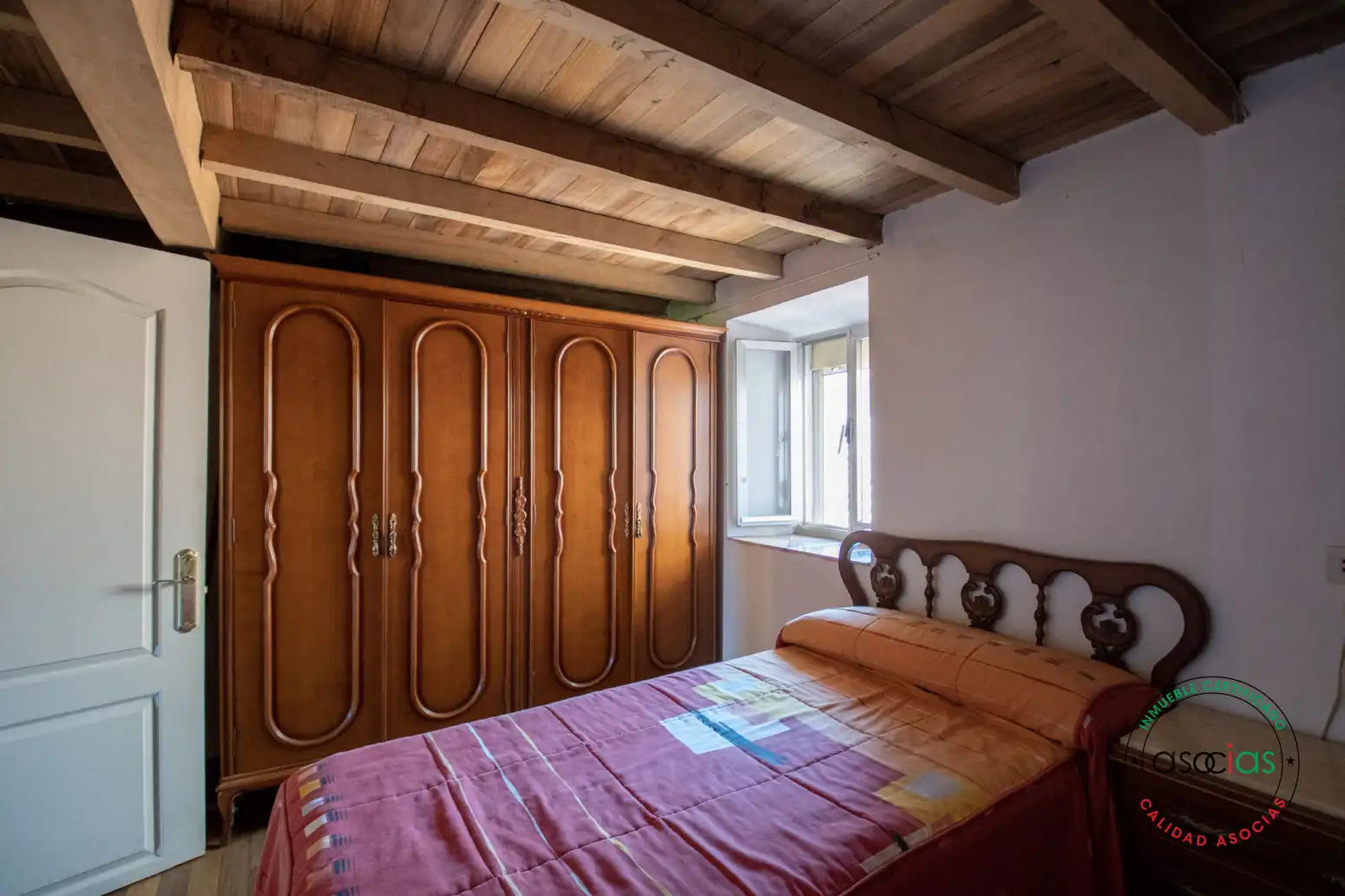 Schlafzimmer von Einfamilien-Reihenhaus zum Verkauf in Colunga mit Heizung
