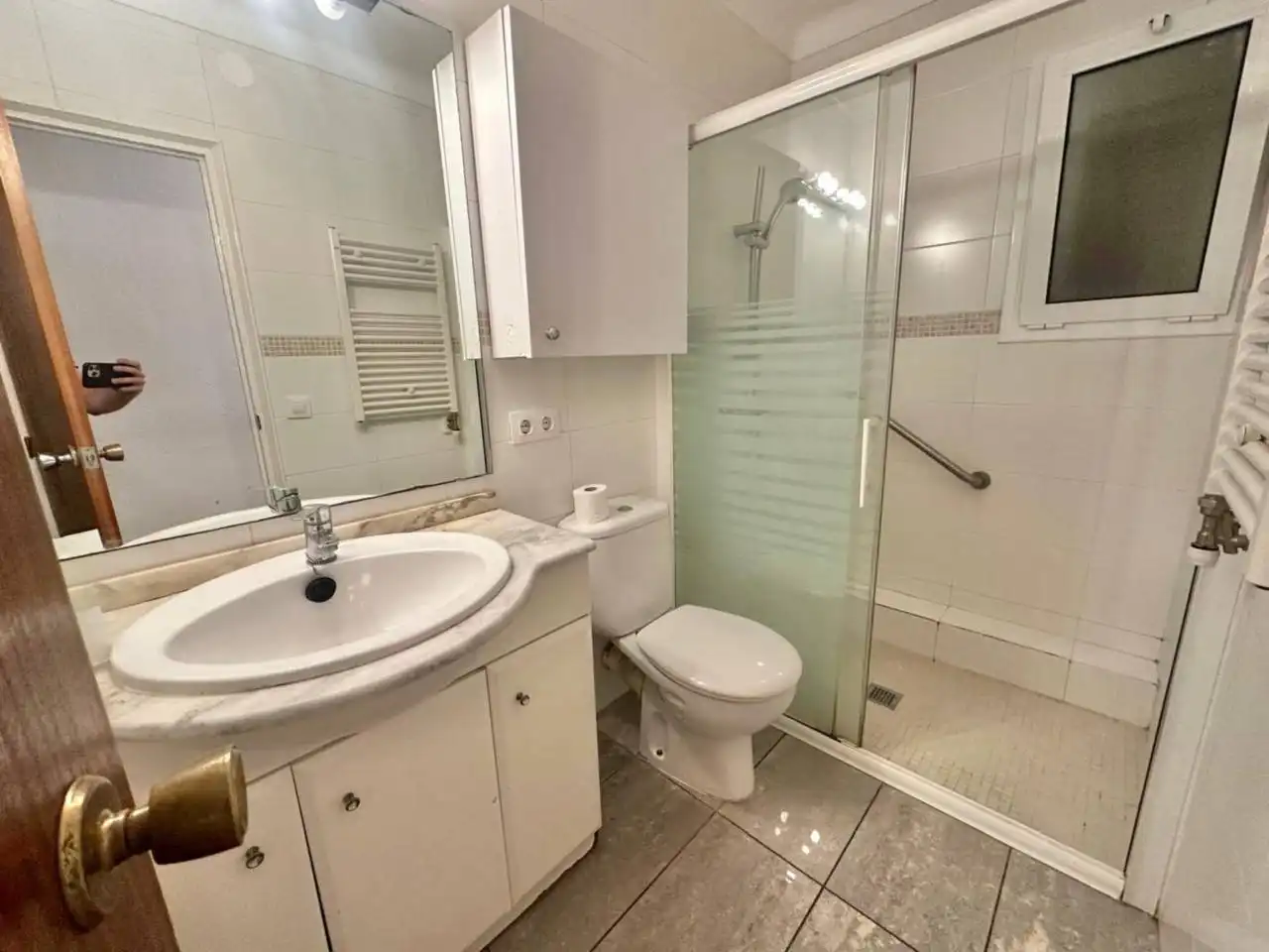 Baño de Piso de alquiler en Girona con Calefacción, Terraza y Amueblado
