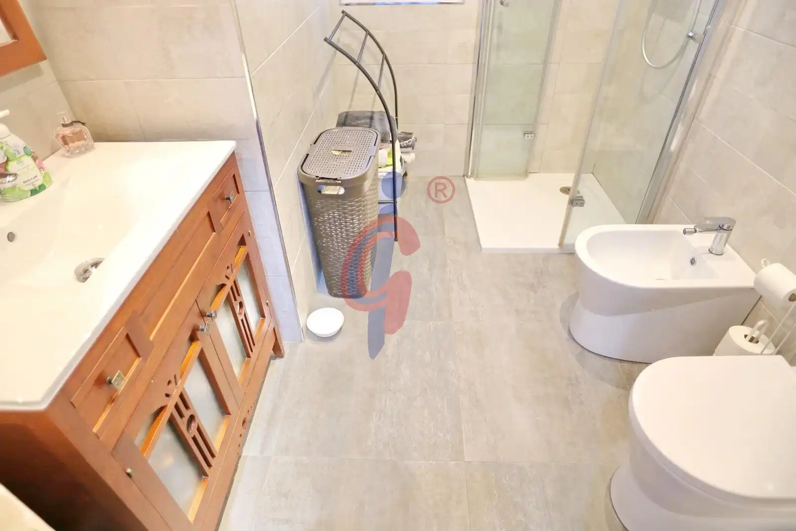 Bany de Casa o xalet en venda en Alicante / Alacant amb Jardí privat, Terrassa i Piscina