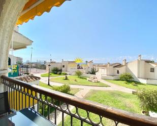 Vista exterior de Casa o xalet de lloguer en Santa Pola amb Aire condicionat i Balcó