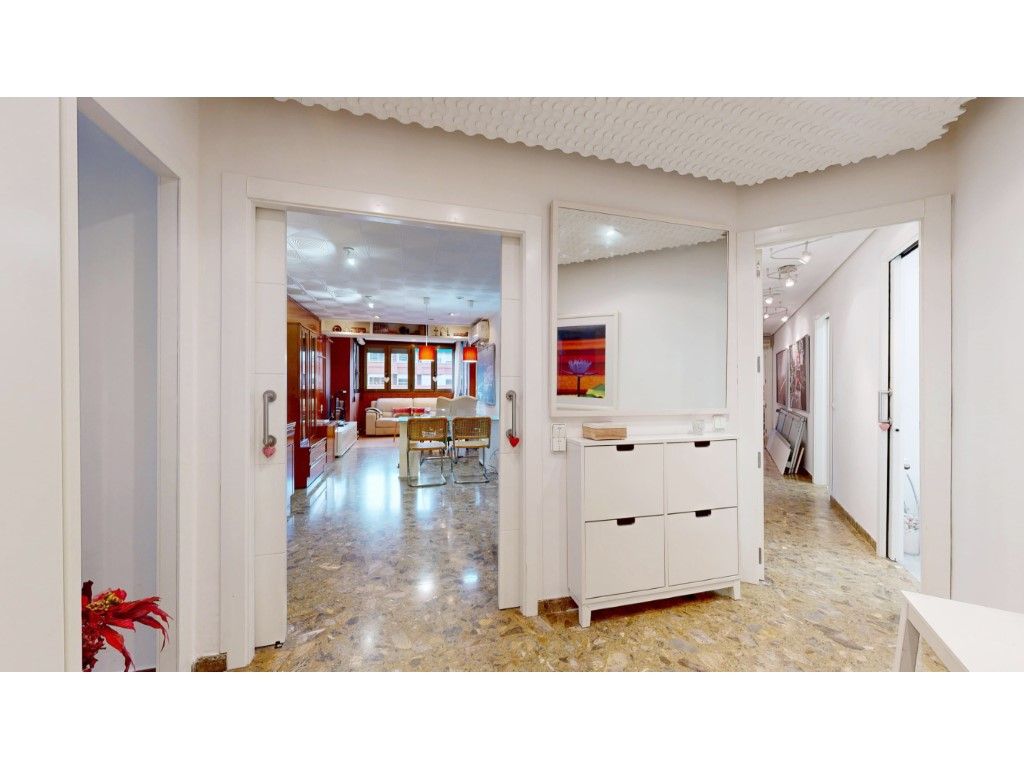 Piso en venta en  Valencia Capital con Balcón