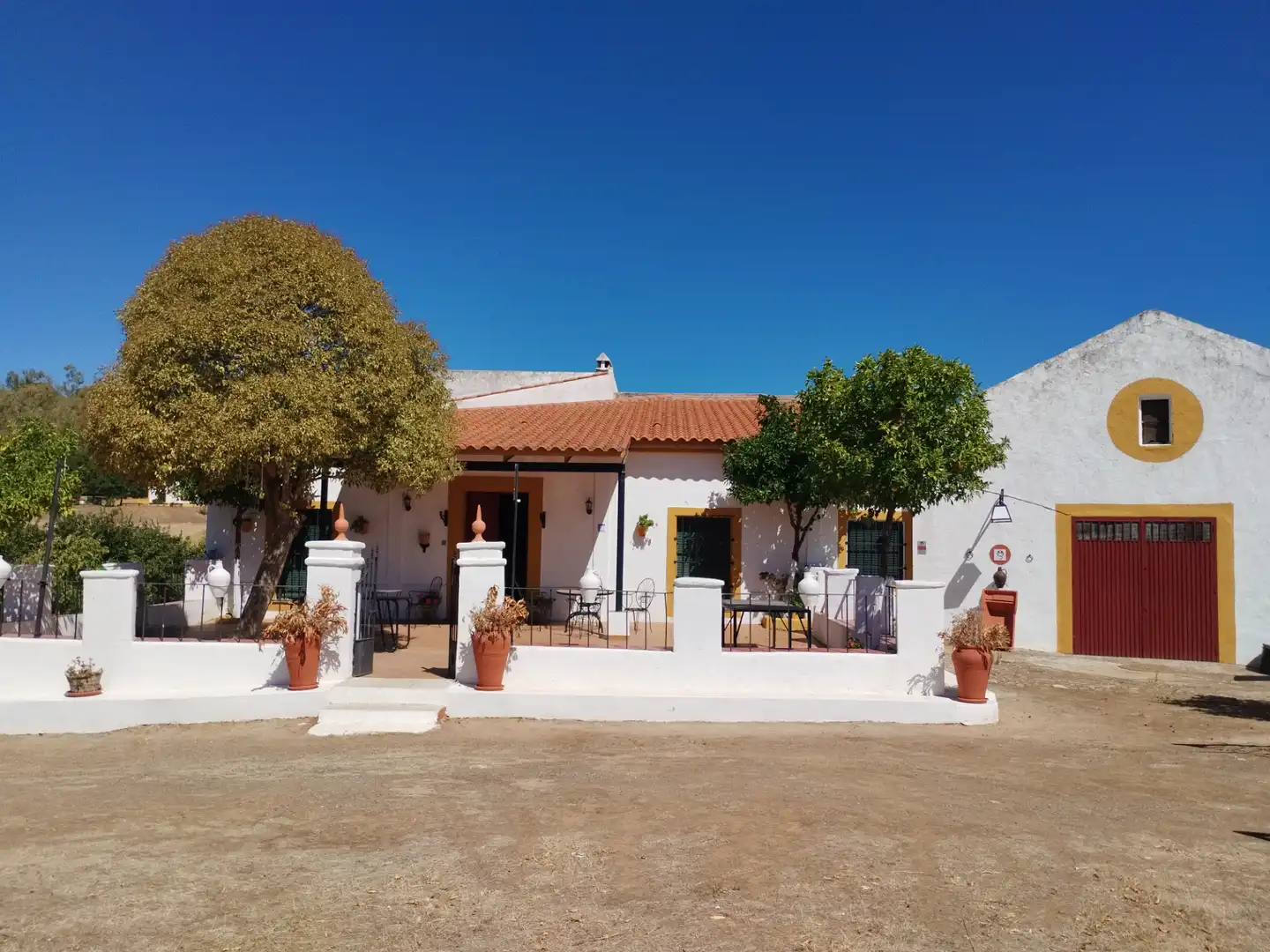 Country house with pool for sale in Zafra