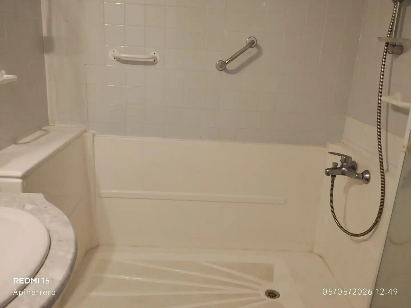 Baño de Piso de alquiler en Alicante / Alacant con Aire acondicionado, Jardín privado y Terraza