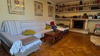 Sala d'estar de Casa o xalet en venda en Algeciras amb Calefacció, Jardí privat i Terrassa