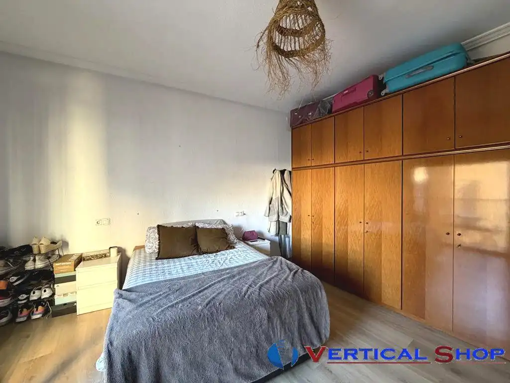 Bedroom of Flat for sale in Villena  with Air Conditioner, Parquet flooring and Balcony
