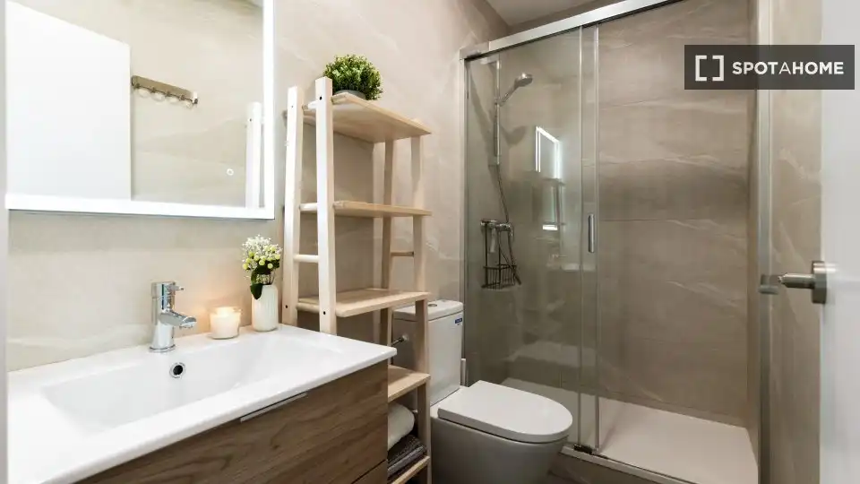 Badezimmer von Wohnung zur untervermieten in Sabadell mit Klimaanlage, Heizung und Möbliert