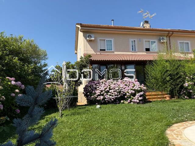 Casa-chalet en Venta en Colegios