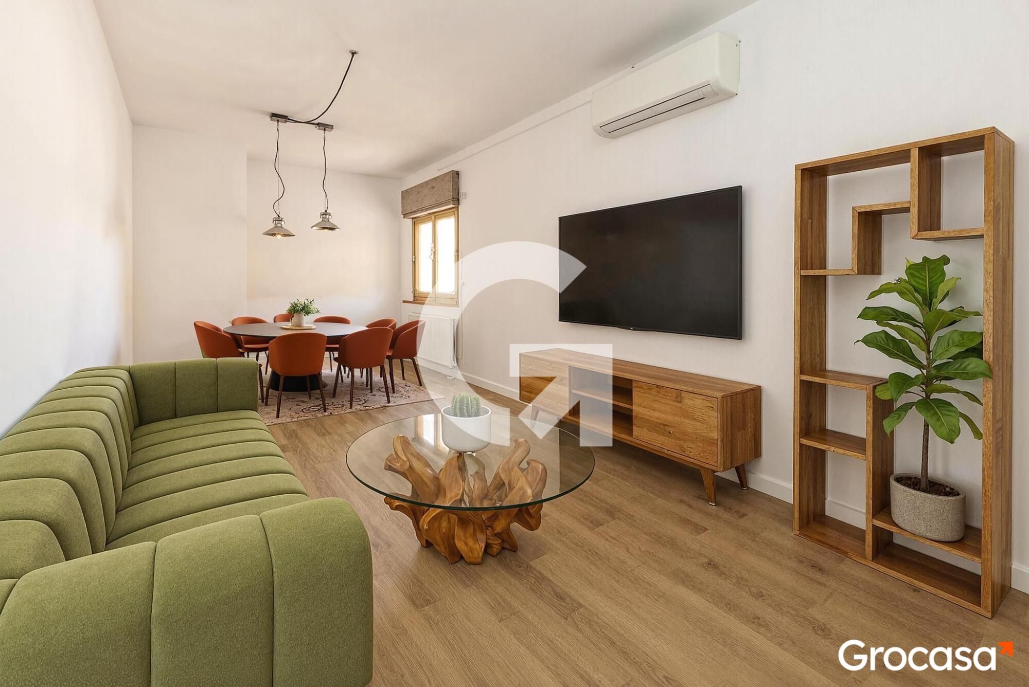 Sala d'estar de Pis en venda en L'Hospitalet de Llobregat amb Aire condicionat, Calefacció i Forn