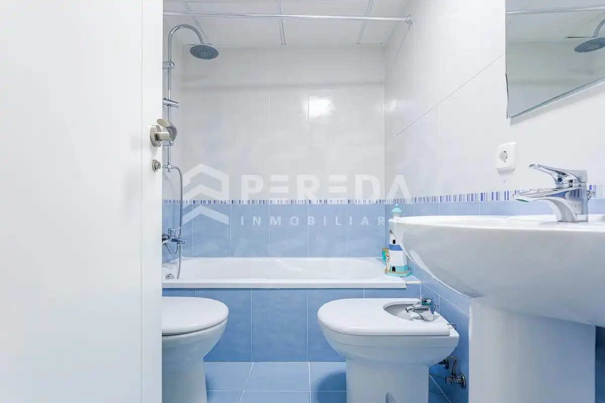 Baño de Ático en venta en Roquetas de Mar con Aire acondicionado, Terraza y Piscina comunitaria