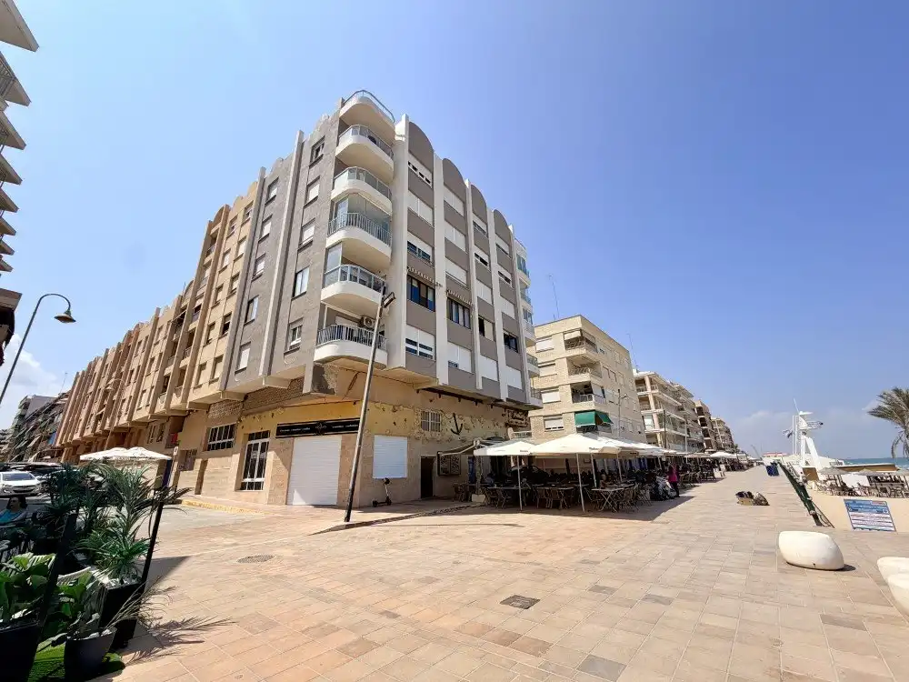 Apartament amb terrassa en venda a Guardamar Playa