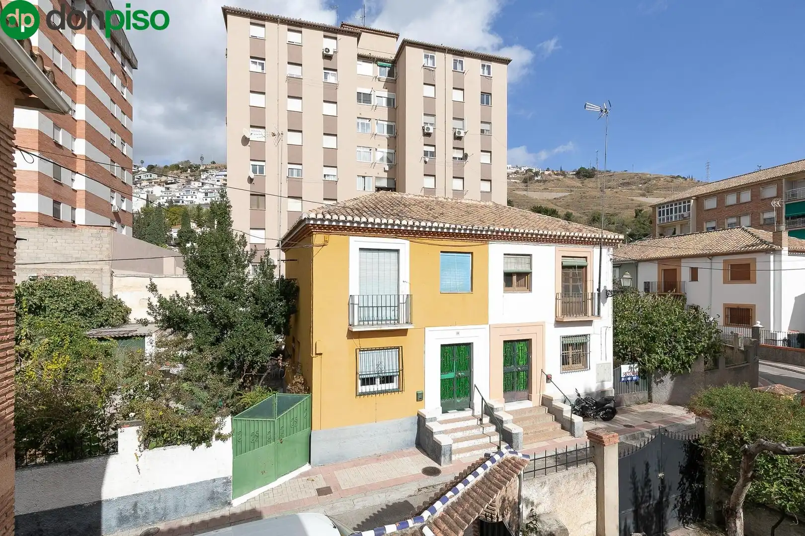 Exterior view of Houses for sale in Granada  with Private garden, Terrace and Storage room