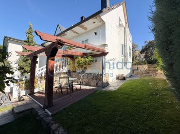 Casa amb piscina en venda a Los Angeles de San Rafael - Calle Turín 25A