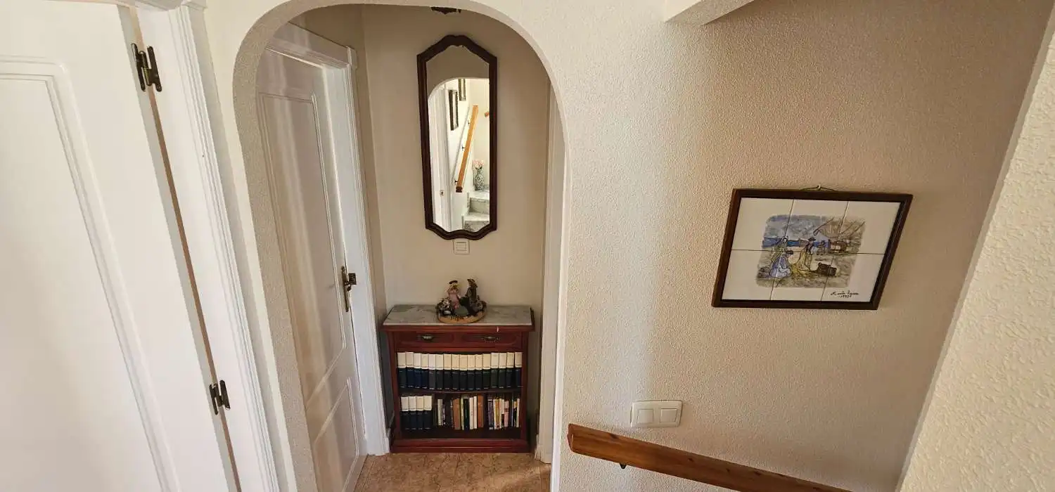 Einfamilien-Reihenhaus zum Verkauf in Torrevieja mit Terrasse, Möbliert und Alarm
