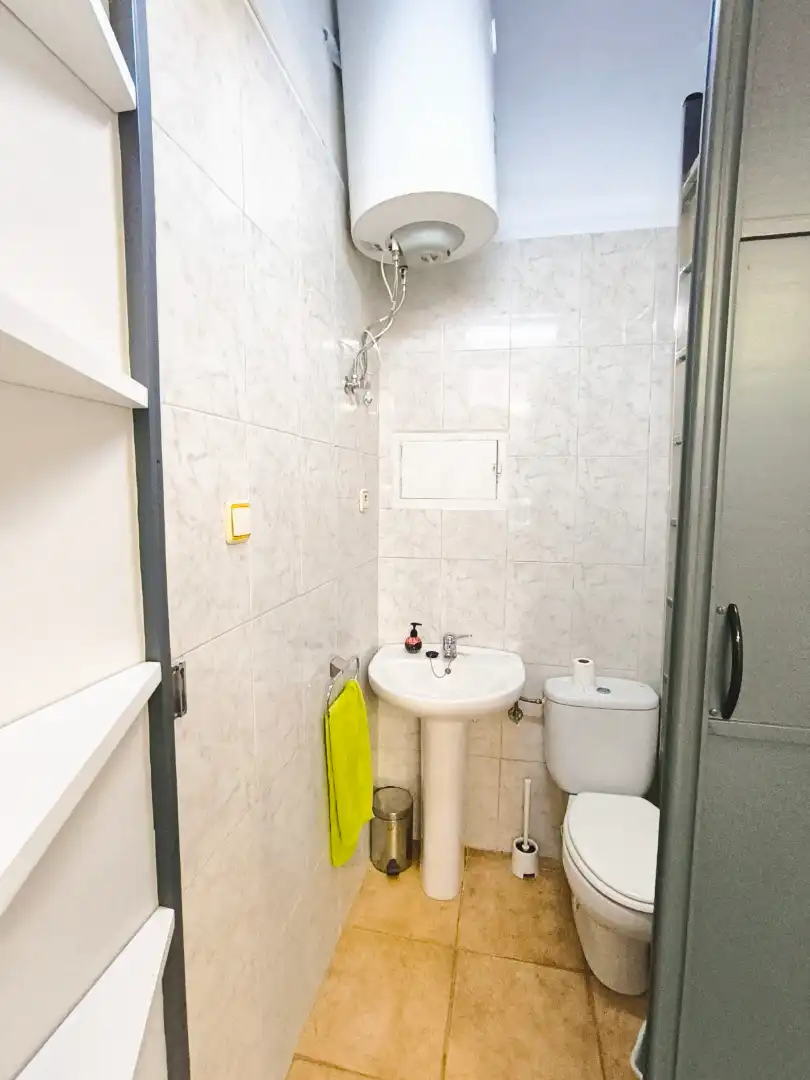 Baño de Local en venta en Palencia con Aire acondicionado, Calefacción y Amueblado