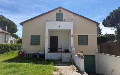 Vista exterior de Casa o xalet en venda en Tudela de Duero amb Calefacció i Piscina comunitària