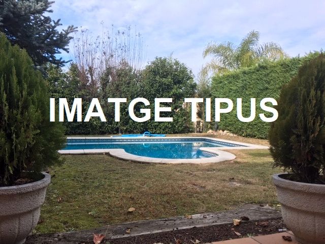 Piscina de Casa adosada en venda en Vilablareix amb Calefacció, Jardí privat i Parquet