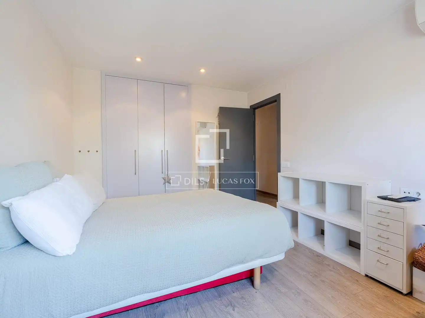 Dormitori de Casa o xalet en venda en Esplugues de Llobregat amb Aire condicionat, Calefacció i Terrassa