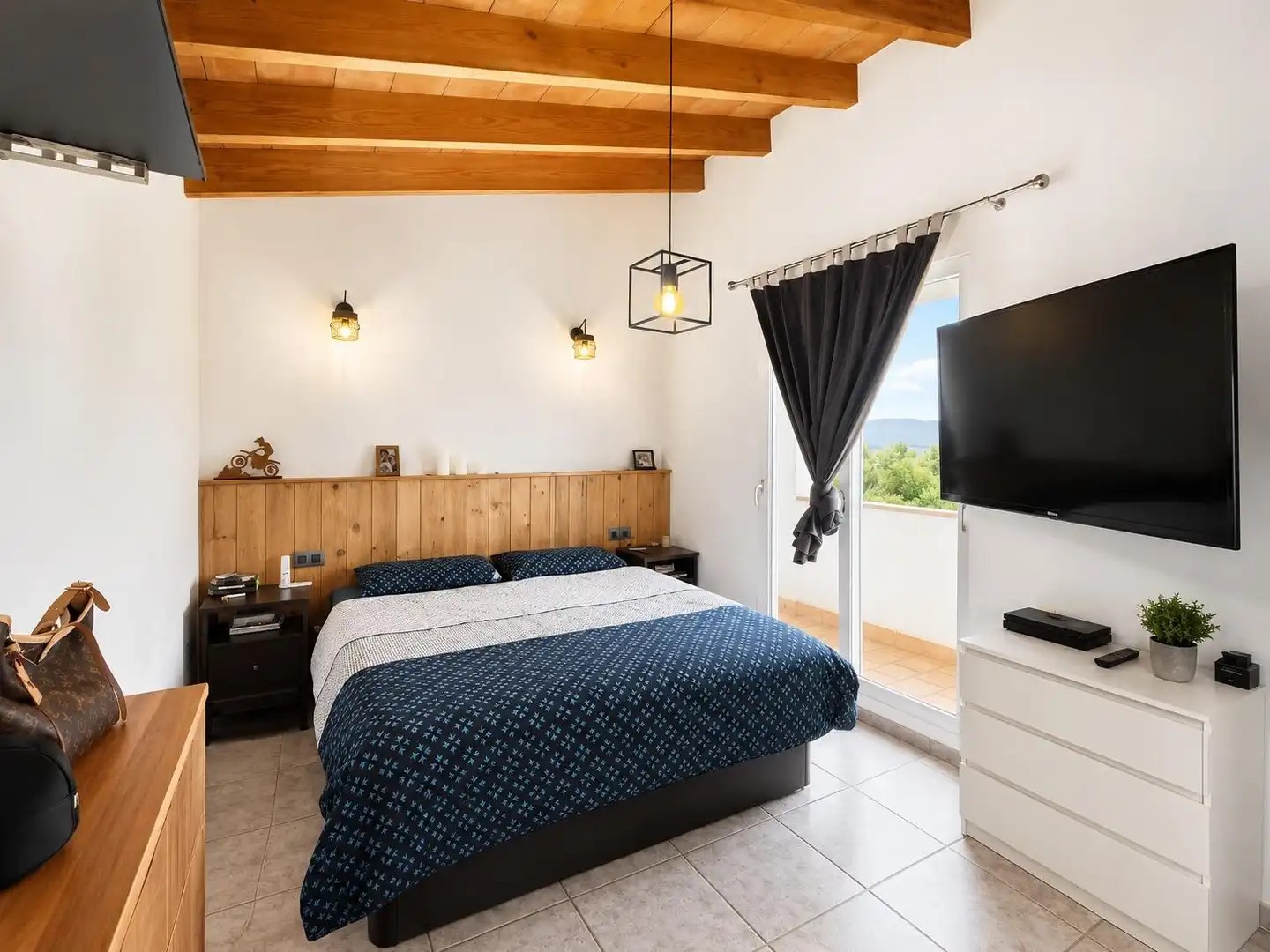 Habitación de Finca rústica en venta en Sant Joan con Aire acondicionado, Calefacción y Jardín privado