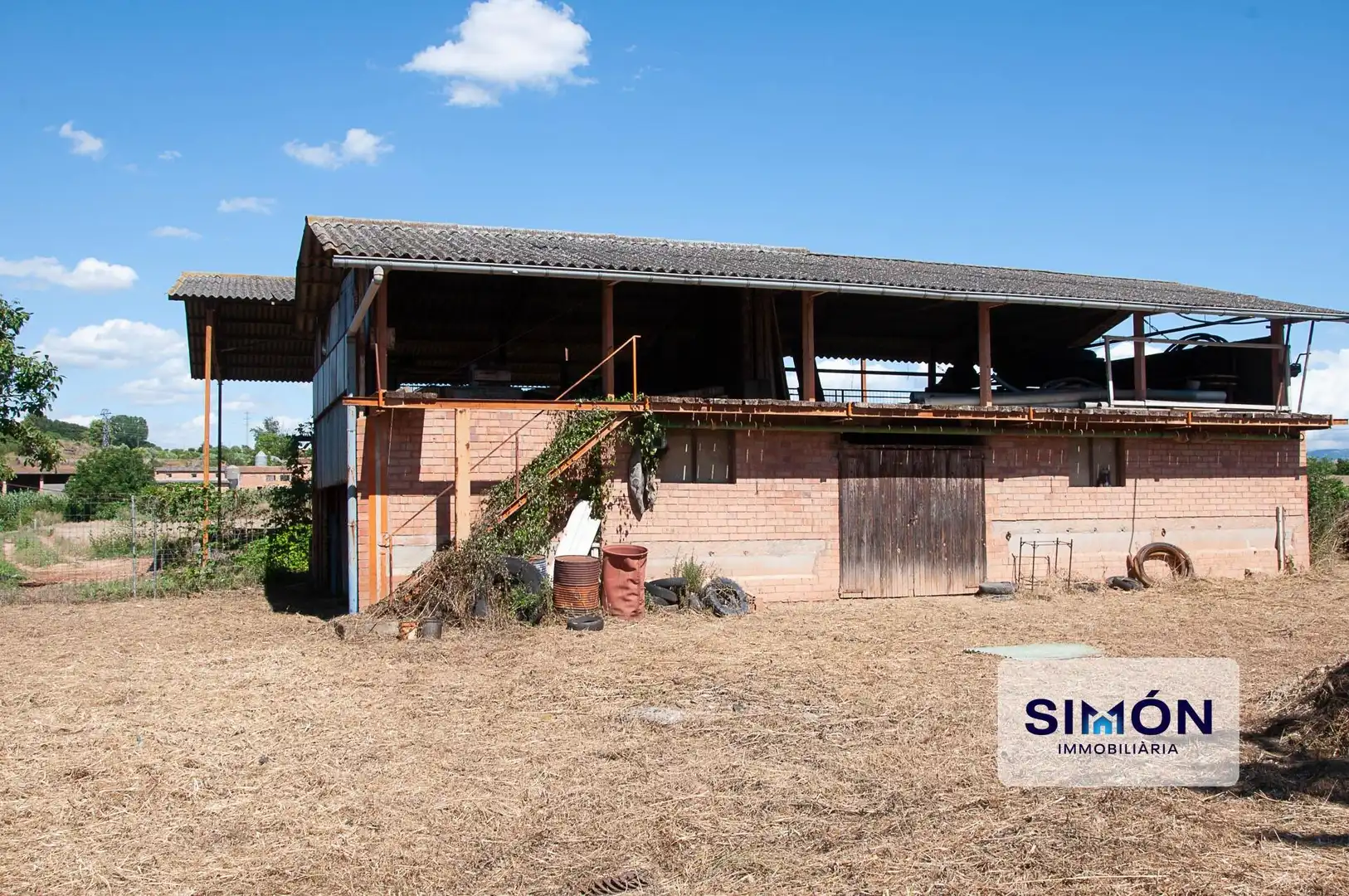 Vista exterior de Finca rústica en venda en Manresa amb Jardí privat, Terrassa i Traster