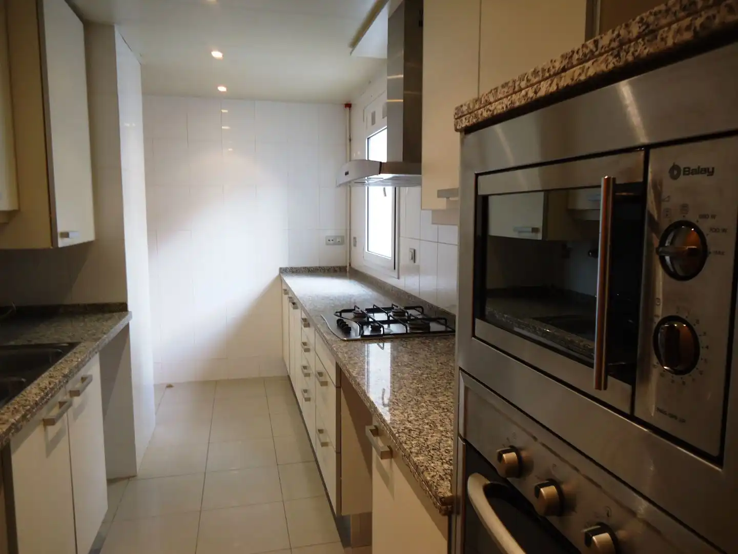 Flat with lift for sale in montserrat 12