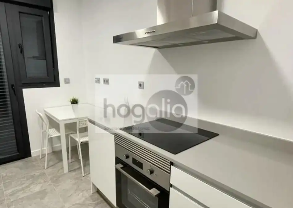 Cuina de Planta baixa de lloguer en Sevilla amb Aire condicionat, Terrassa i Moblat