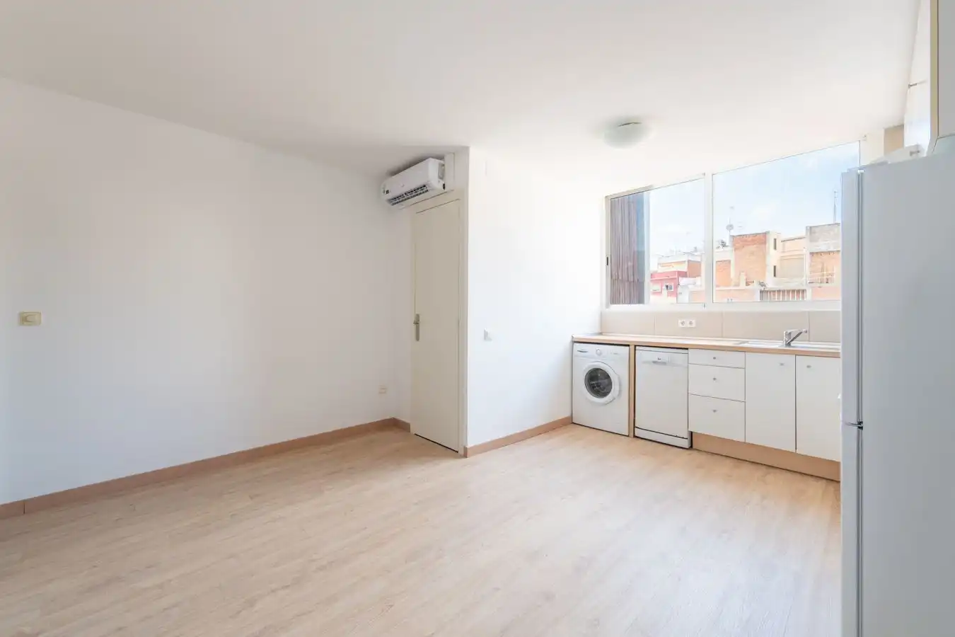 Bedroom of Flat for sale in Barcelona  with Air Conditioner and Heating