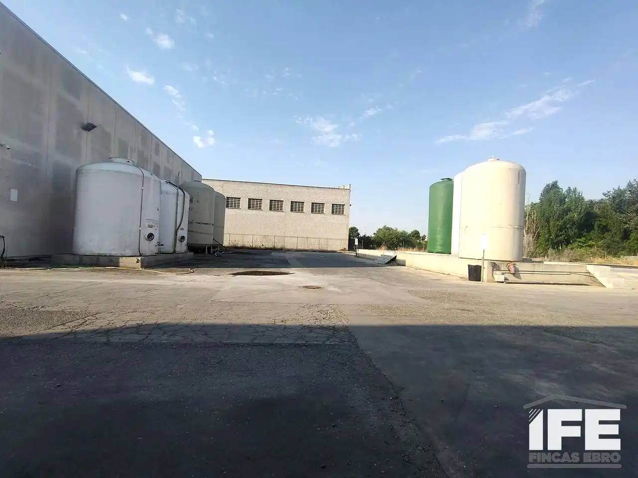 Vista exterior de Nau industrial de lloguer en Alagón