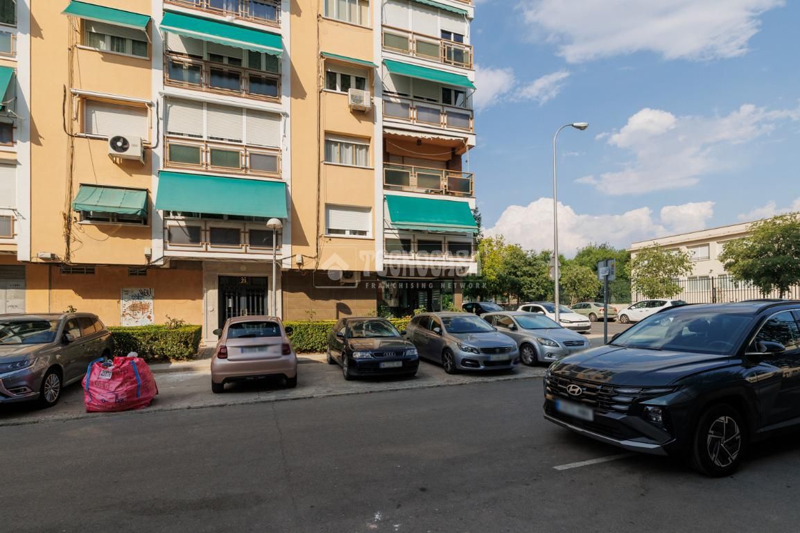 Vista exterior de Piso en venta en  Madrid Capital con Calefacción y Parquet