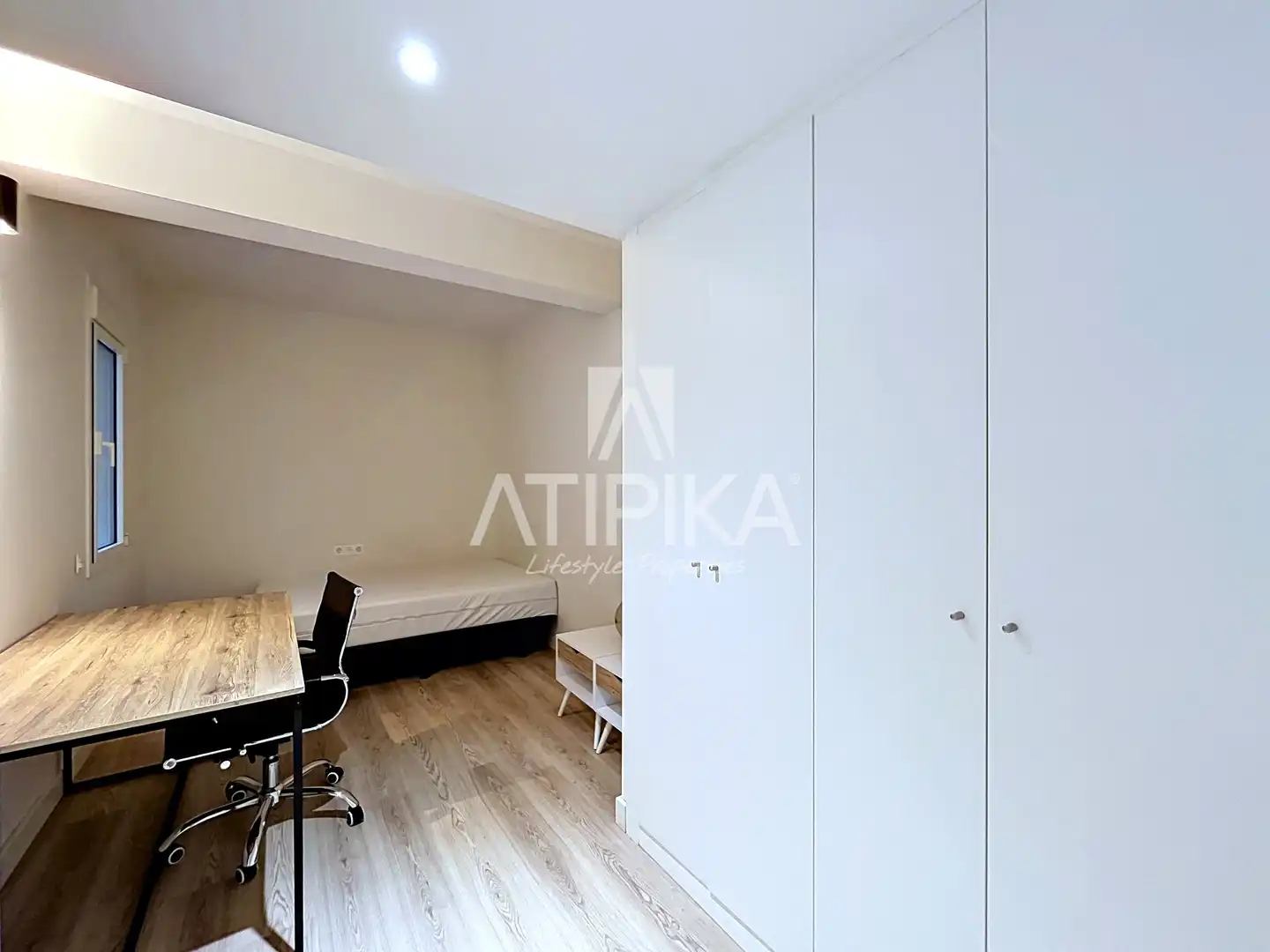 Schlafzimmer von Wohnung zum Verkauf in Barcelona mit Klimaanlage, Parkett und Balkon