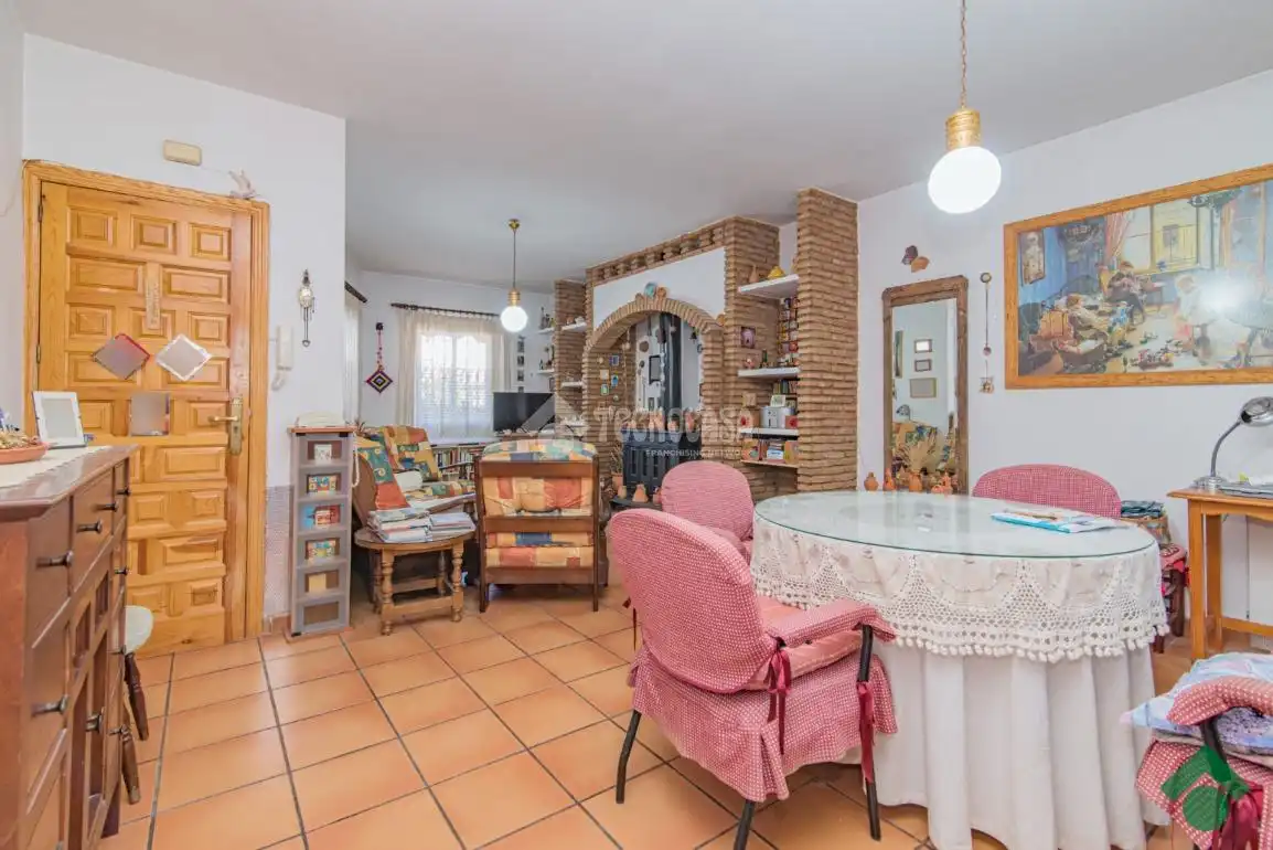 Sala d'estar de Casa adosada en venda en Granada amb Terrassa i Traster