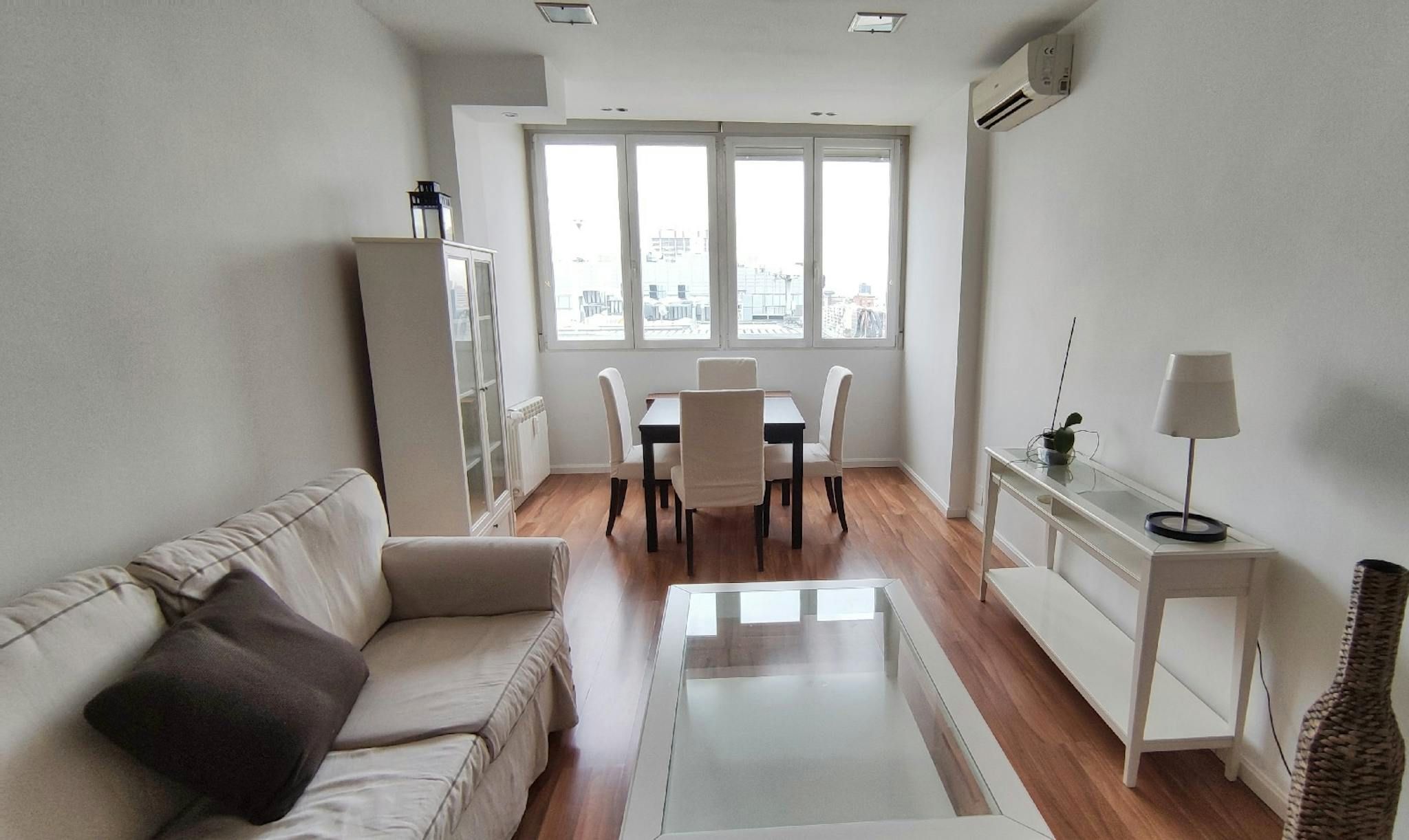 Sala d'estar de Pis de lloguer en  Madrid Capital amb Aire condicionat, Calefacció i Moblat