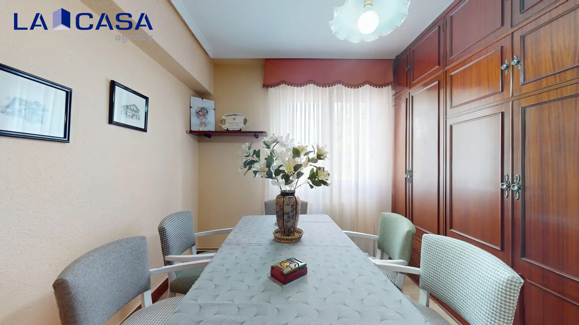Comedor de Piso en venta en Bilbao  con Balcón