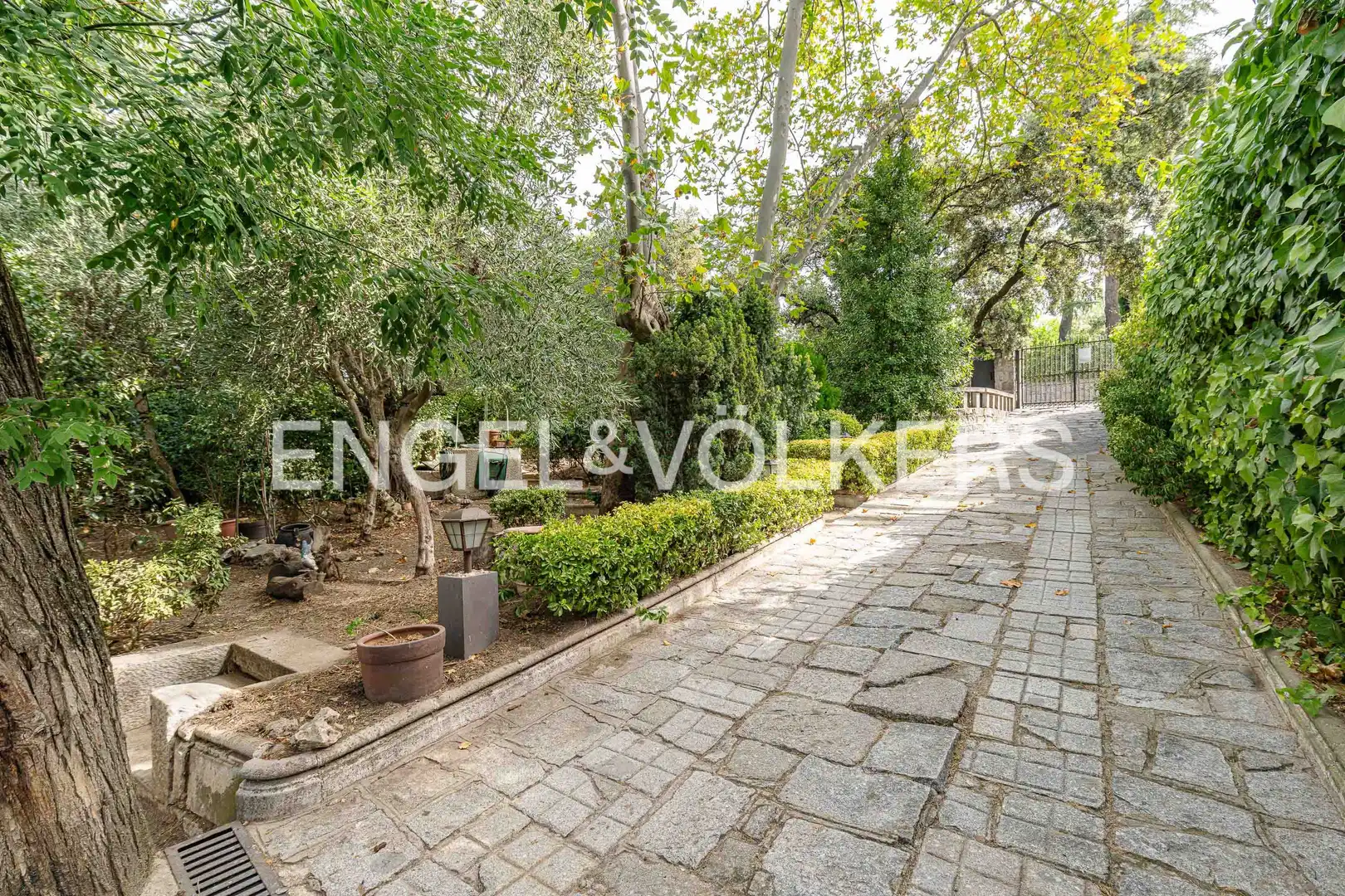 Vista exterior de Casa o xalet en venda en Galapagar amb Calefacció, Jardí privat i Terrassa