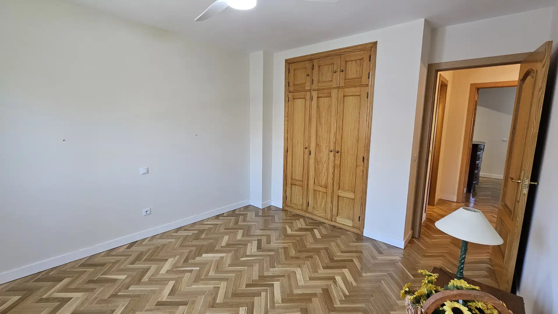 Dormitori de Casa adosada en venda en Las Rozas de Madrid amb Calefacció, Jardí privat i Parquet
