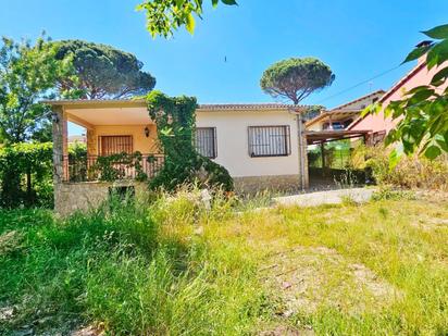 Vista exterior de Casa o xalet en venda en Sils amb Calefacció, Jardí privat i Terrassa